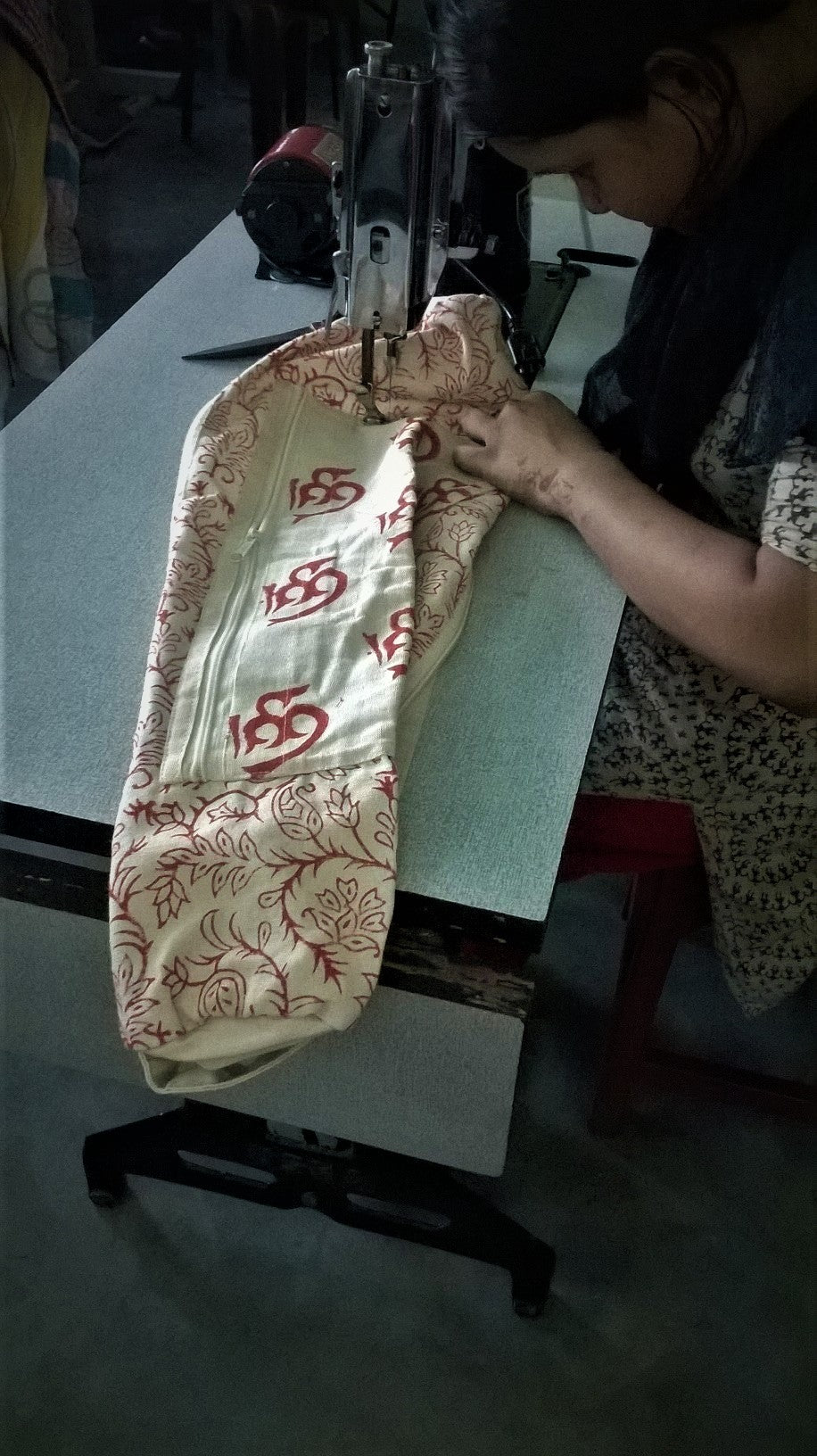 OMSutra Nari Shakti Yoga Rug Bag-6